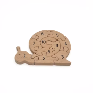 ucărie puzzle din lemn melc cu piese curbe realizată manual de Pini pentru Drag de Bun.